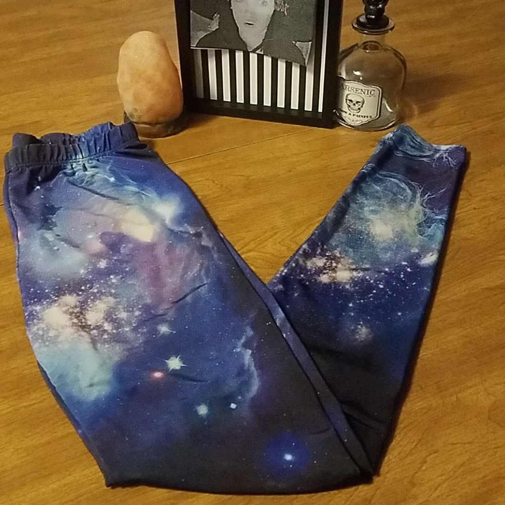 Forever 21 galaxy leggings